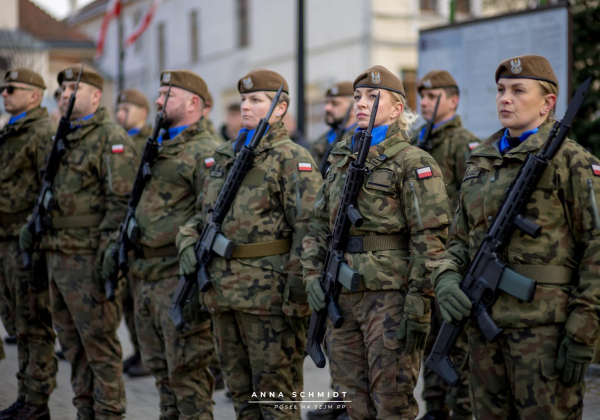Przysięga wojskowa w Przeworsku. 45 żołnierzy zasiliło szeregi WOT [ZDJĘCIA]