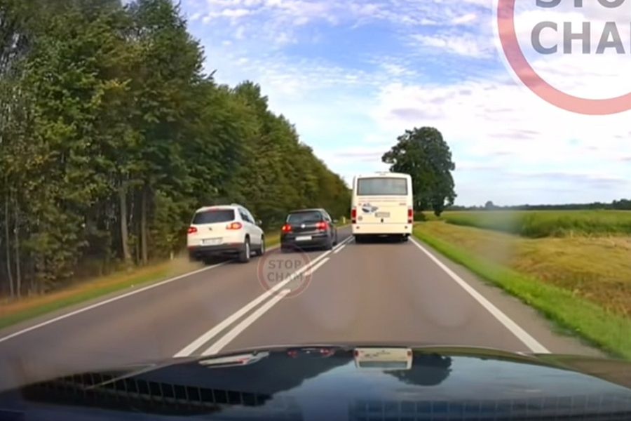 Centymetry od wypadku. Groźna sytuacja na trasie Oleszyce – Lubaczów [VIDEO]