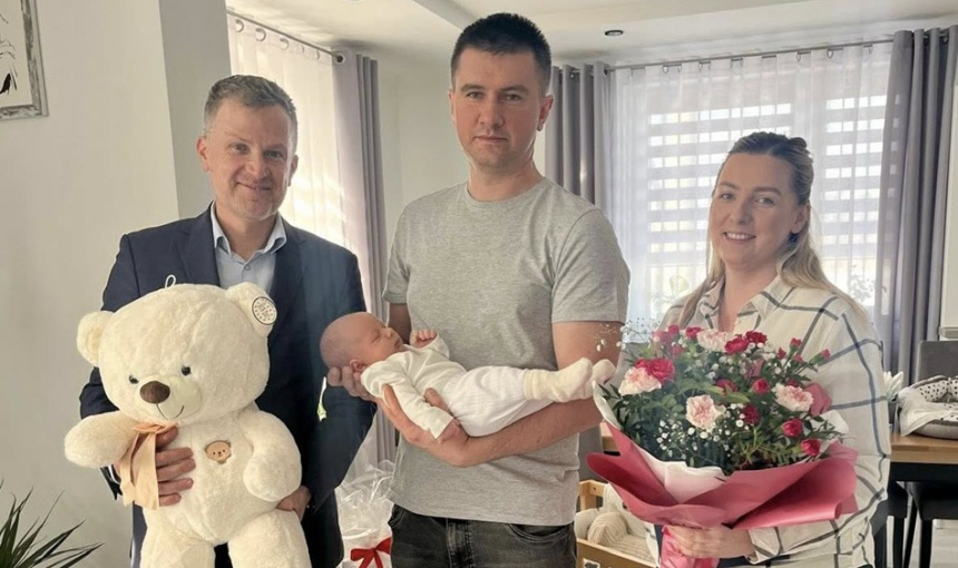 Marcela - syna Eweliny i Alberta odwiedził burmistrz Narola Arkadiusz Mroczek