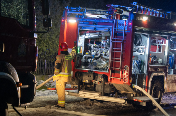 Alarm o pożarze postawił na nogi służby. Okazało się, że przypaliła się patelnia