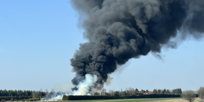 Czarny dym nad Oleszycami. Trwa gaszenie pożaru [ZDJĘCIA]