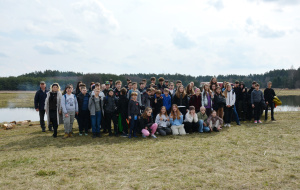 „Czysta Rzeka” na Borowej Górze. Młodzież i wędkarze posprzątali łowisko [FOTO]