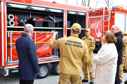 Nowy sprzęt za blisko 300 tys. zł trafił do strażaków [ZDJĘCIA]
