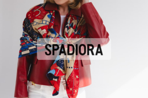 Minimalizm w modzie – dlaczego jedwabne dodatki są ponadczasowe