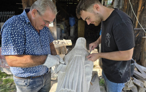 Ostatni mistrz przekaże wiedzę. Rusza wyjątkowa szkoła rzeźby bruśnieńskiej