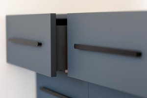 Jak wymienić zawiasy meblowe?