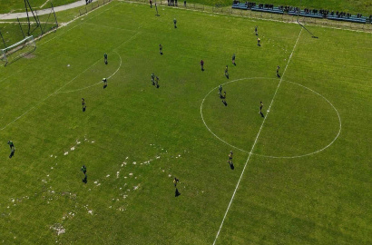 B klasa wróciła do gry. Grad goli w Rudzie Różanieckiej i pewne wygrane liderów [WYNIKI]