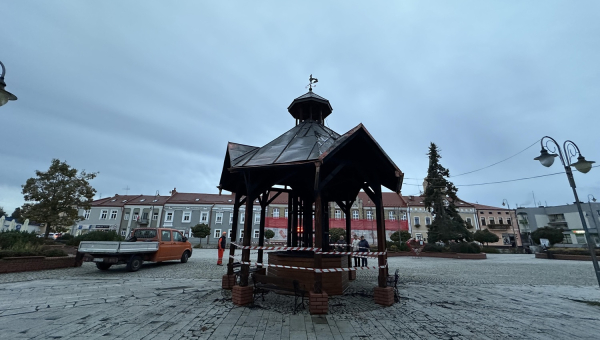 Podpalił studnię na Rynku. 18-latek nie potrafi wyjaśnić dlaczego tak postąpił [NOWE INFORMACJE]