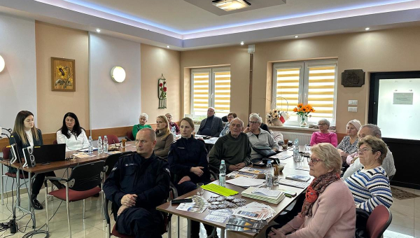 Lokalne instytucje w akcji – wspólne działanie na rzecz bezpieczeństwa seniorów