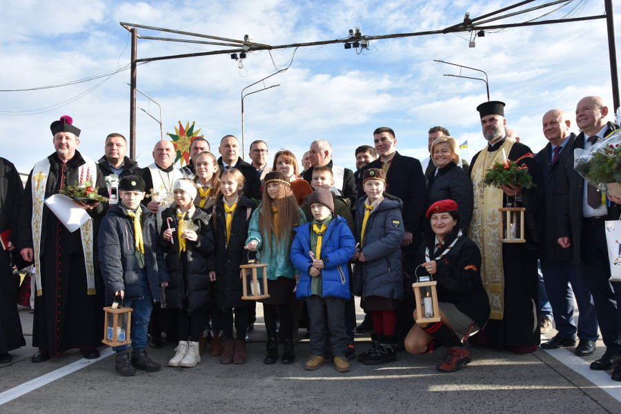 Betlejemskie Światełko Pokoju przekazane Ukrainie [ZDJĘCIA]