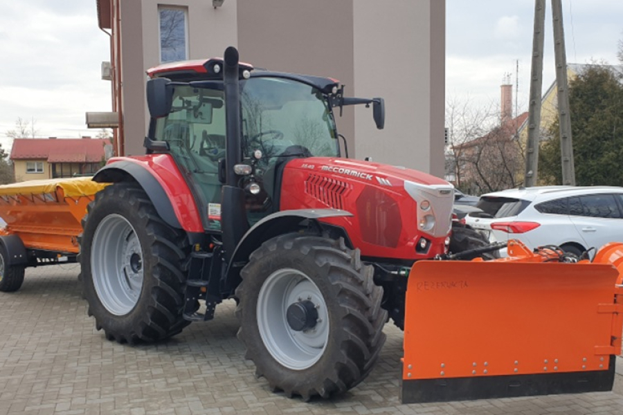 Nowy ciągnik w Gminie Stary Dzików. Będzie służył m.in do odśnieżania dróg