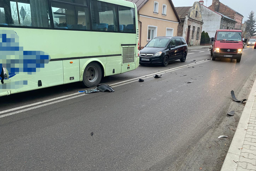 Lubaczów: Zderzył się z autobusem oraz osobówką i porzucił swój pojazd