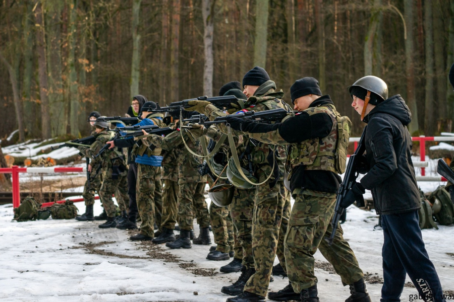 Strzelcy z Lubaczowa ćwiczyli działania taktyczne w leśnym terenie