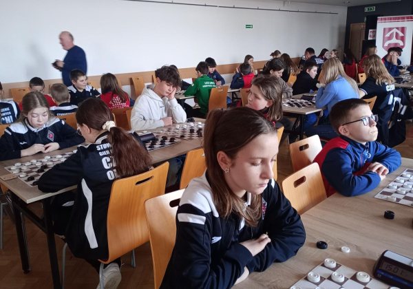 Warcabiści zmierzyli się w Oleszycach