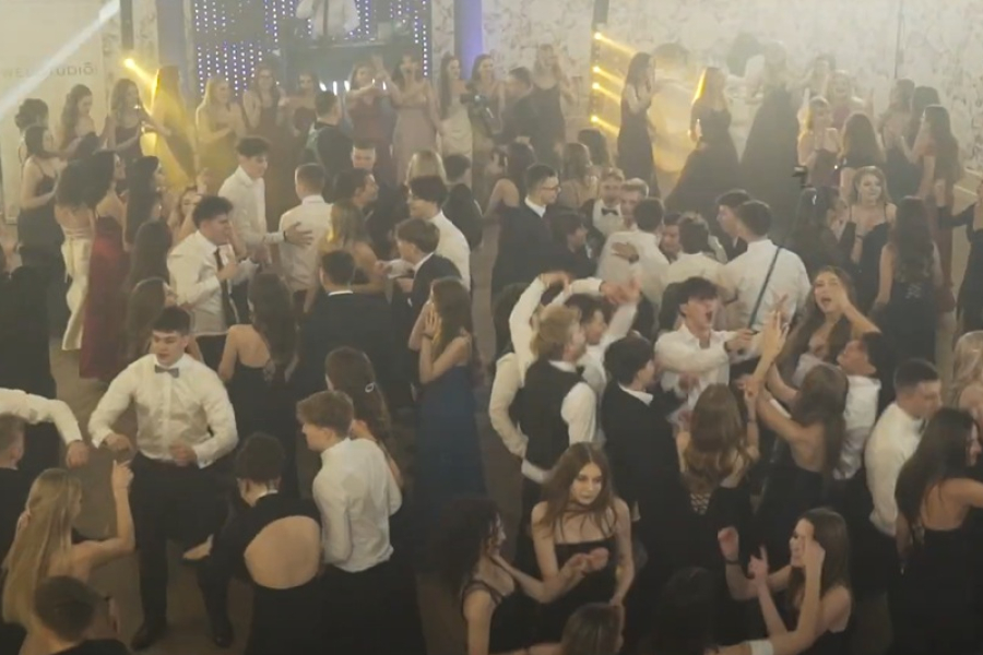 Studniówka maturzystów z LO w Lubaczowie [ZOBACZ FILM]