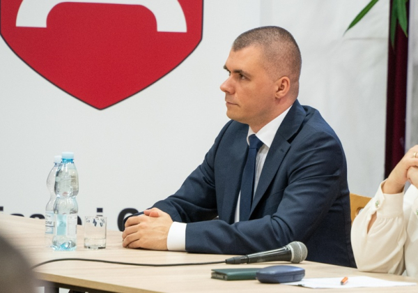 Niespełnione obietnice? Burmistrz Oleszyc odpowiada na zarzuty
