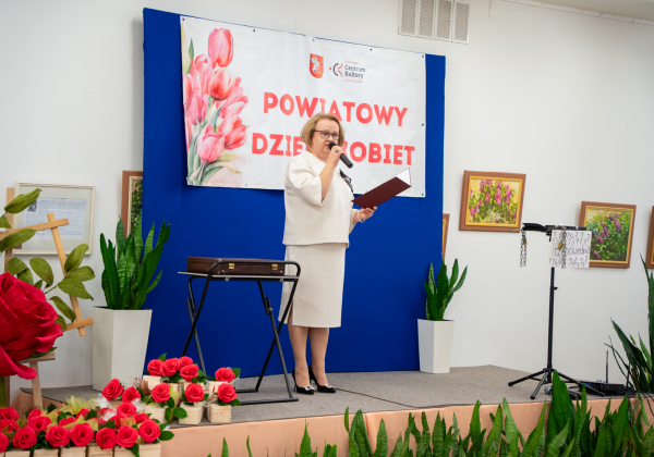 Muzyka, magia i słowa uznania. Powiatowy Dzień Kobiet w Lubaczowie [ZOBACZ ZDJĘCIA]