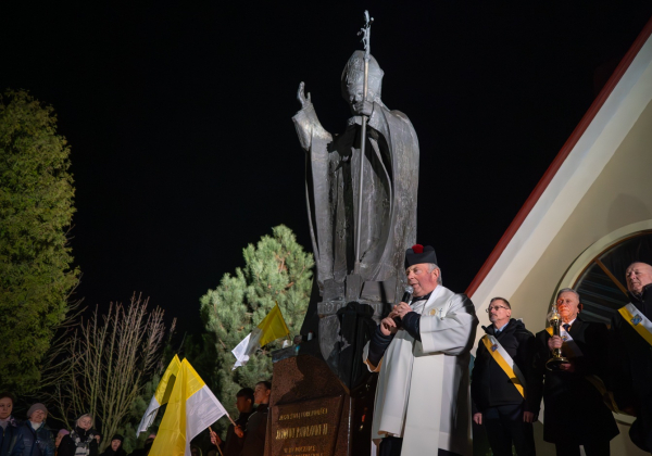 W Lubaczowie upamiętniono 20. rocznicę śmierci św. Jana Pawła II [ZDJĘCIA][VIDEO]