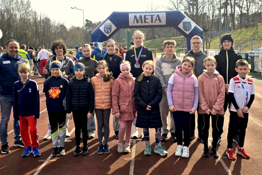 Udany początek sezonu dla Klubu Młodego Lekkoatlety. Trzy medale i rekordy życiowe