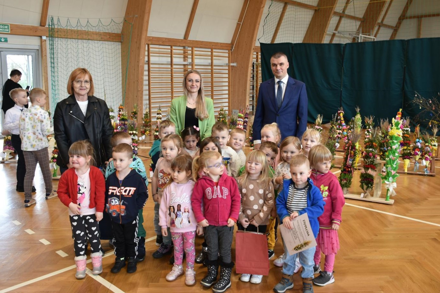 W Oleszycach nagrodzono najpiękniejsze palmy. To dzieła dzieci i młodzieży [ZDJĘCIA]