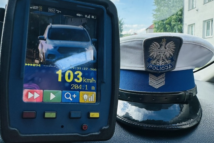 103 km/h przez Wólkę Krowicką. Obywatel Ukrainy stracił prawo jazdy