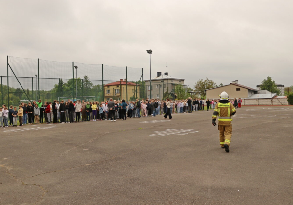 Alarm i szybka ewakuacja! Uczniowie z Horyńca-Zdroju zdali test bezpieczeństwa [ZDJĘCIA]