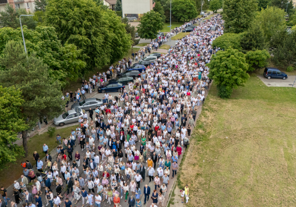 Tłumy na procesji Bożego Ciała w Lubaczowie [NASZA FOTORELACJA]