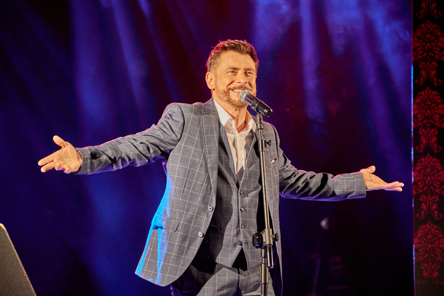 Wieczór z Kacprem Kuszewskim oczarował publiczność w Horyńcu-Zdroju [ZOBACZ ZDJĘCIA]