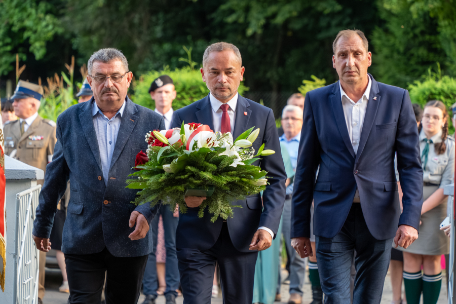 Nie mieli litości nawet dla 2-letniego Jasia. W Podlesiu upamiętniono ofiary UPA [ZDJĘCIA]