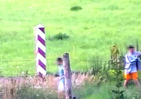 Dzieci zrobiły selfie na granicy. Szybka reakcja patrolu SG