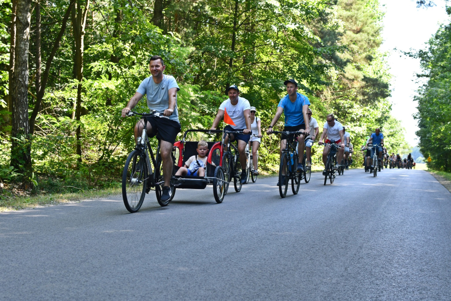 Ponad 90 rowerzystów przejechało 50 km wokół gminy Wielkie Oczy [ZDJĘCIA]