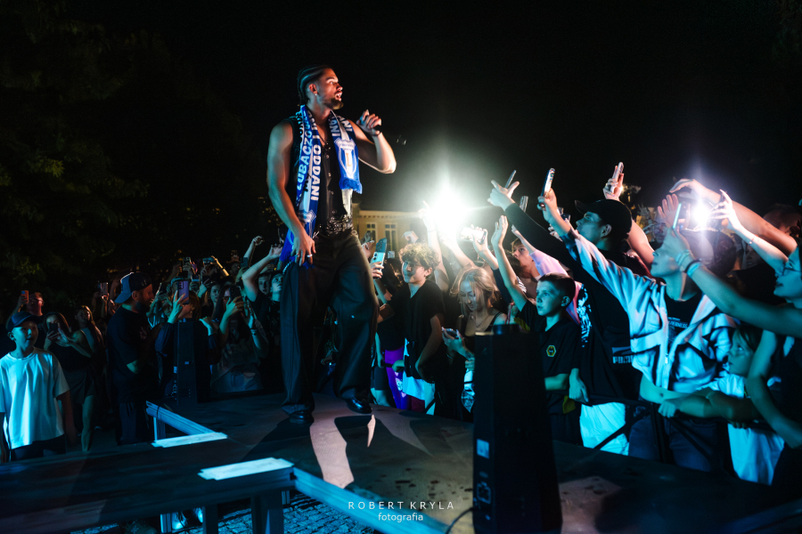 Tłumy na Rynku w Lubaczowie. Siles zrobił show, jakiego dawno tu nie było [ZDJĘCIA]