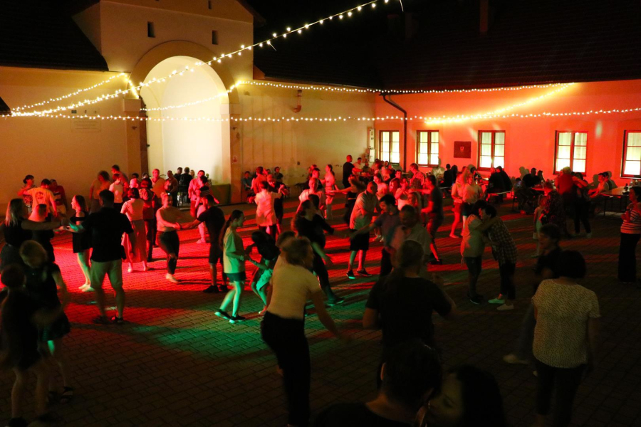 Oleszyce zakończyły wakacje tanecznymi przebojami i wspólną zabawą