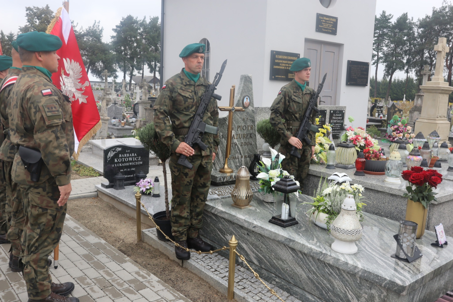 Uczcili pamięć por. Piotra Mazurka - żołnierza z Niemstowa, który zginął w Iraku