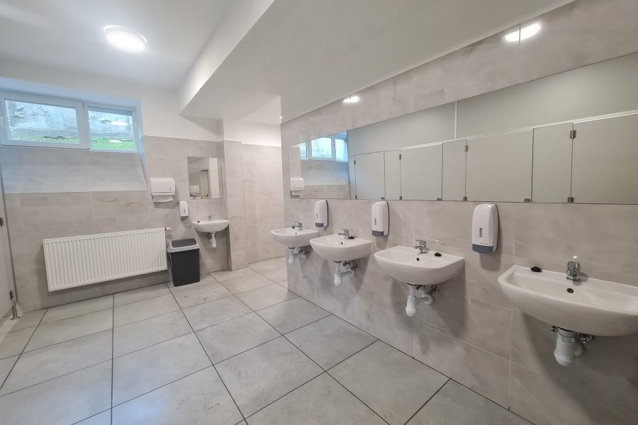 Remonty w LO w Lubaczowie. Uczniowie korzystają już z nowych wnętrz [ZDJĘCIA]