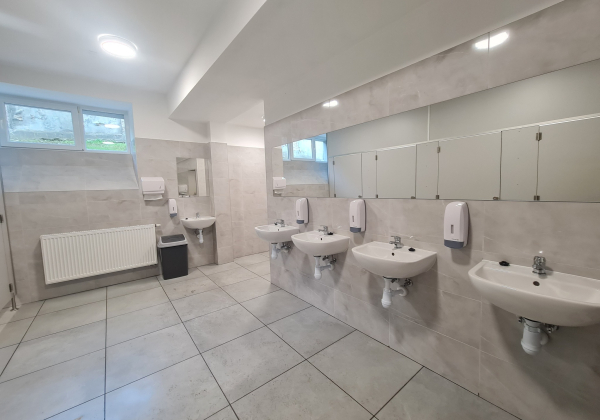 Remonty w LO w Lubaczowie. Uczniowie korzystają już z nowych wnętrz [ZDJĘCIA]