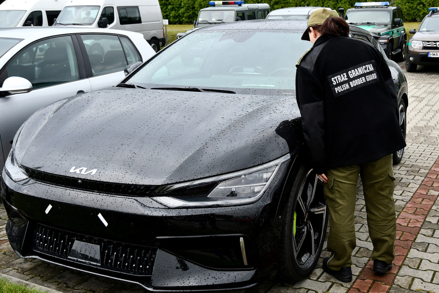 Budomierz: odzyskano elektryczną KIA EV6 GT wartą 200 tys. zł
