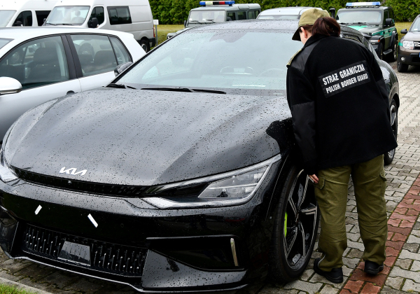 Budomierz: odzyskano elektryczną KIA EV6 GT wartą 200 tys. zł