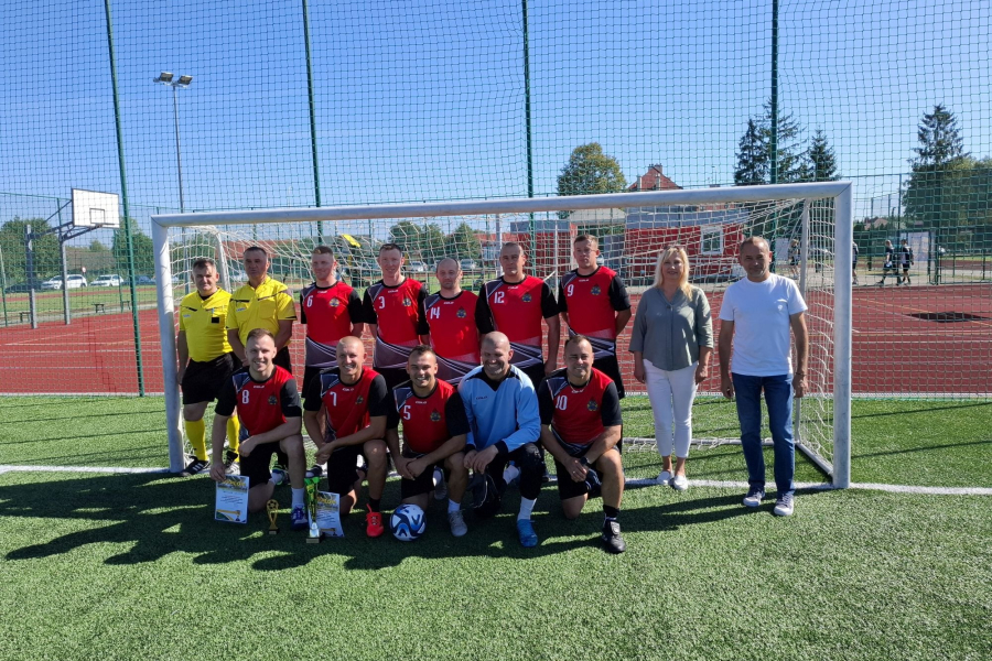 Strażacy najlepsi w Turnieju Piłki Nożnej Służb Mundurowych w Lisich Jamach