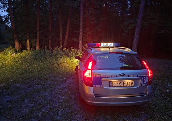 Kuracjusz zgubił się w lesie pod Horyńcem-Zdrojem. Odnaleźli go policjanci z Lubaczowa