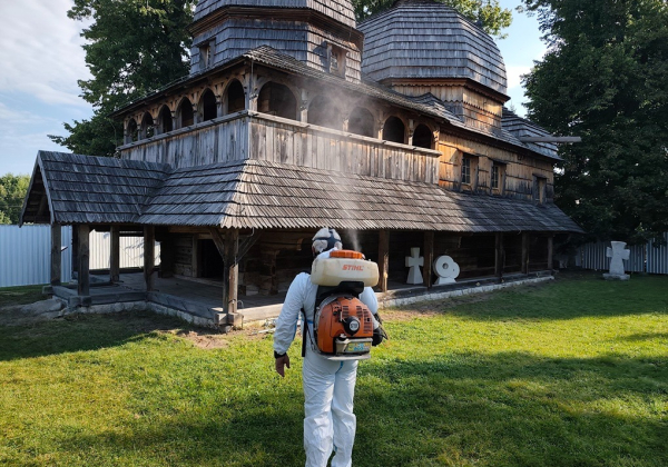 Prace fumigacyjne przy cerkwi św. Paraskewy w Nowym Bruśnie zakończone [ZDJĘCIA]