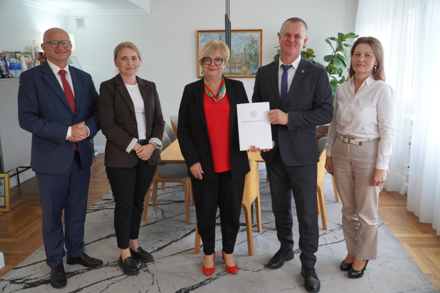 Prawie 2 mln zł na modernizację dróg w Gminie Stary Dzików. Podpisano umowy