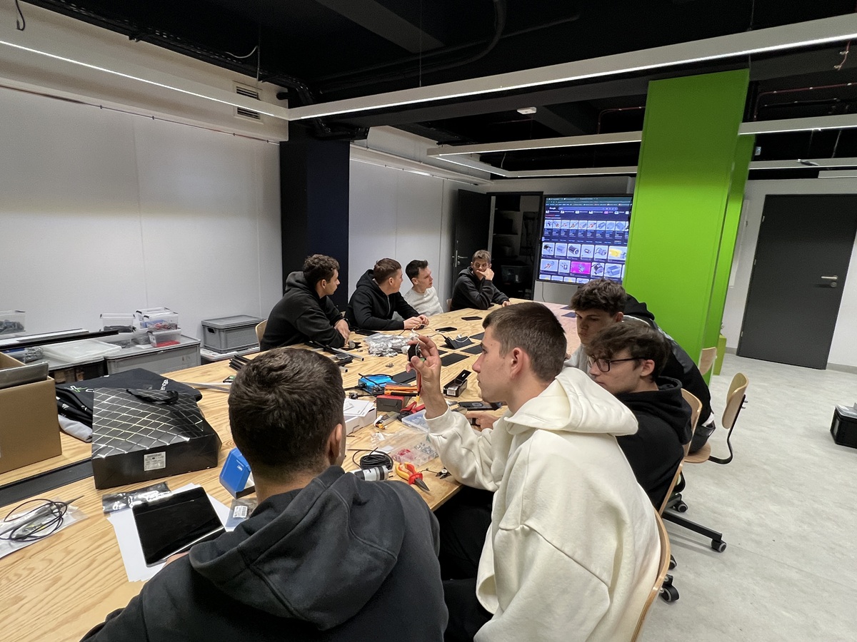 Uczniowie ZS Lubaczów budują robota. Wystartują w zawodach XChallenge [ZDJĘCIA]