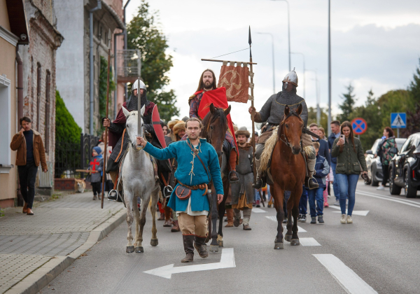 Orszak z królem Bolesławem Chrobrym przeszedł ulicami Lubaczowa [ZDJĘCIA]