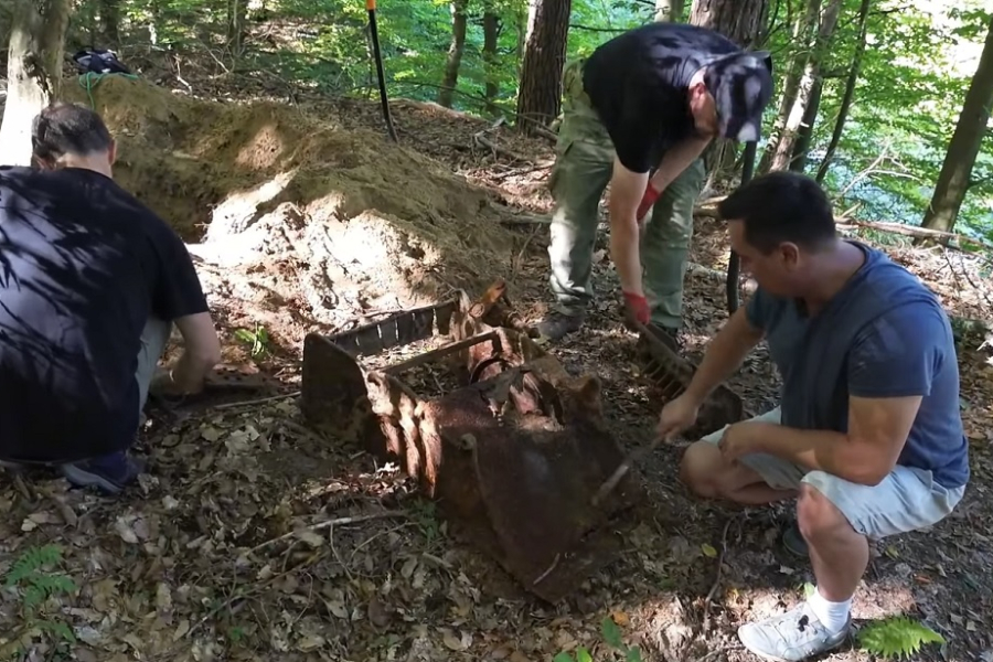 Wykopano starą młocarnię w Dziewięcierzu. To czeska konstrukcja sprzed lat [ZDJĘCIA]