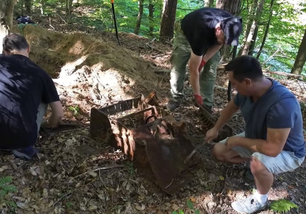 Wykopano starą młocarnię w Dziewięcierzu. To czeska konstrukcja sprzed lat [ZDJĘCIA]