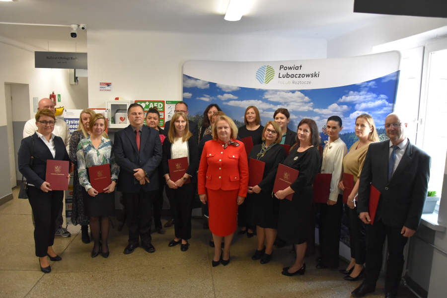 Nagrody od starosty dla nauczycieli ze szkół średnich w powiecie lubaczowskim [ZDJĘCIA]