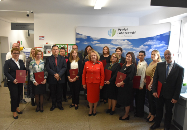 Nagrody od starosty dla nauczycieli ze szkół średnich w powiecie lubaczowskim [ZDJĘCIA]
