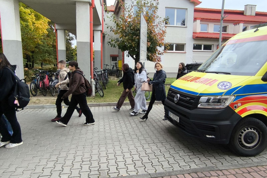 Ewakuacja Zespołu Szkół w Lubaczowie [ZOBACZ ZDJĘCIA]