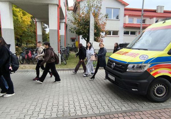 Ewakuacja Zespołu Szkół w Lubaczowie [ZOBACZ ZDJĘCIA]